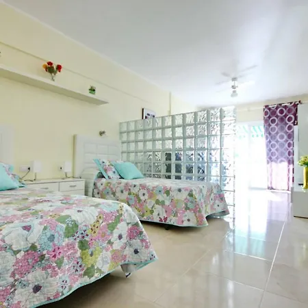 In Beachfront Complex In El Duque Area, Appartement Costa Adeje (Tenerife)