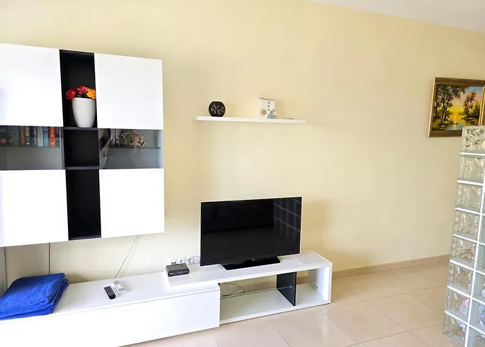 In Beachfront Complex In El Duque Area, شقة